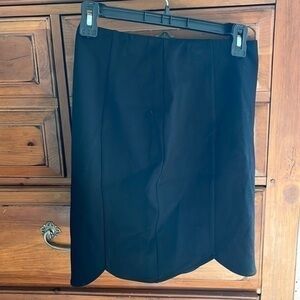 Lulu’s Women’s Black Skirt With Scallop Hem And Black Zipper Size XS NWOT
